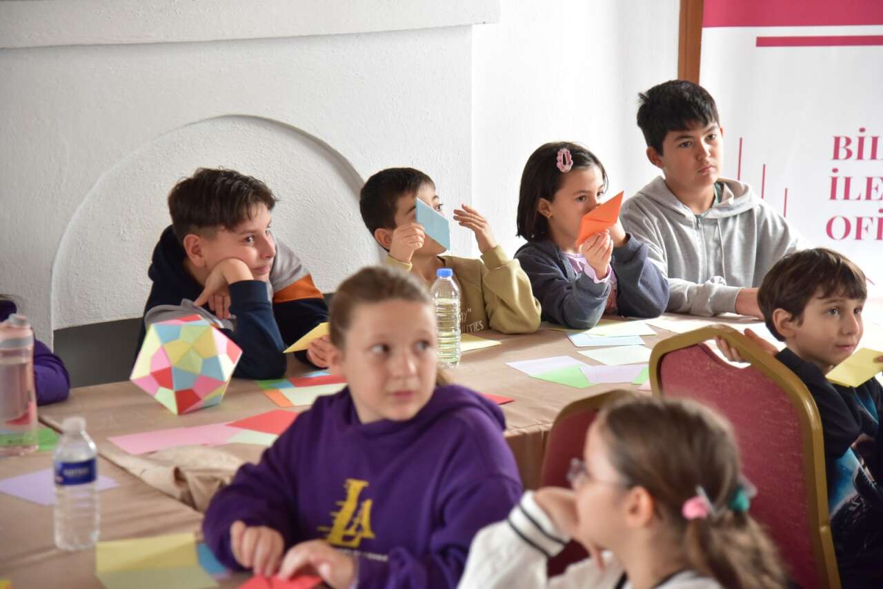 MSKÜ’de Origami Atölyesi: Çocuklar Katlayarak Geometrinin Sırlarını Öğrendi 9